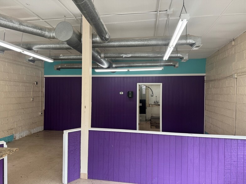 More Photos Of 3625 Fairmont Blvd, Knoxville General Retail For Lease