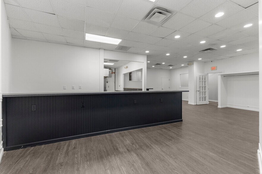 More Photos Of 2919 First St, Wyandotte General Retail For Lease
