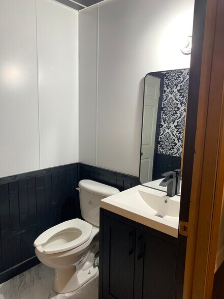 More Photos Of 19 5th Ave E, Lisbon Storefront Retail Office For Sale