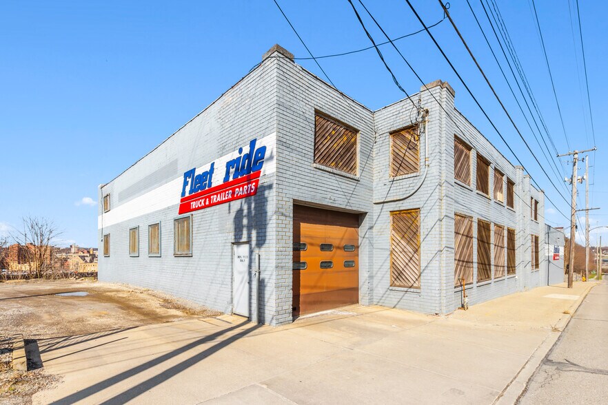 More Photos Of 134 E Woodland Ave, Youngstown Distribution For Sale