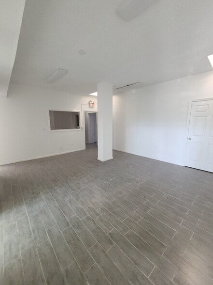 More Photos Of 2406 E Oakland Park Blvd, Fort Lauderdale Storefront Retail Office For Lease