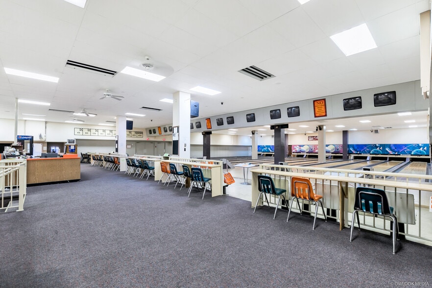 More Photos Of 45916-45920 Wellington Ave, Chilliwack Bowling Alley For Sale