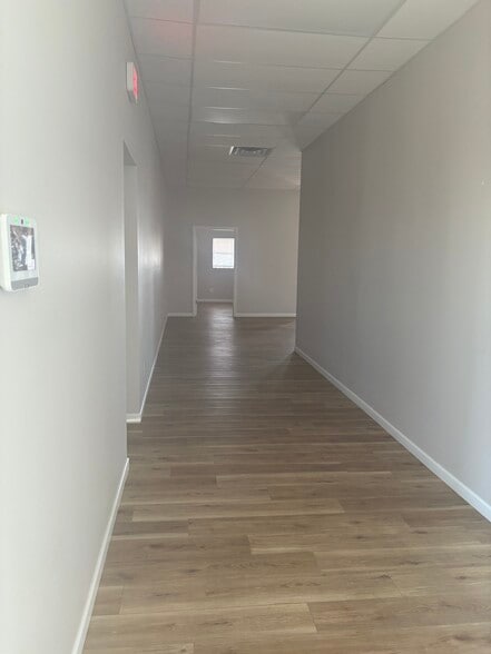 More Photos Of 2518 Memorial Pky SW, Huntsville Flex For Lease