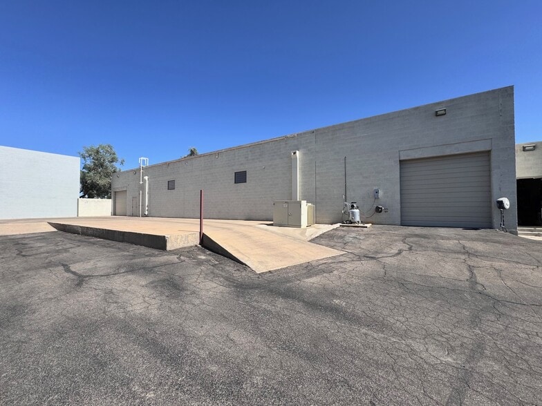 More Photos Of 701 N Golden Key St, Gilbert Manufacturing For Sale