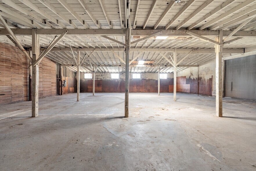 More Photos Of 650 S Rio St, Los Angeles Warehouse For Lease
