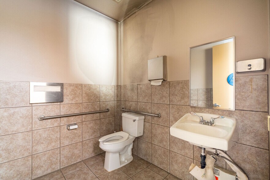 More Photos Of 47050 Washington St, La Quinta Medical For Lease