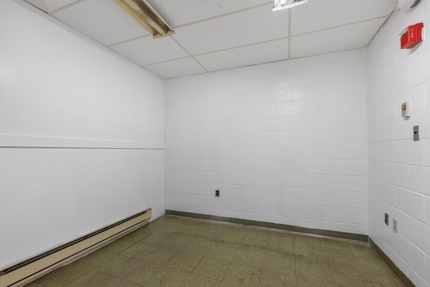 More Photos Of 12 School St, Merrimac Bank For Lease