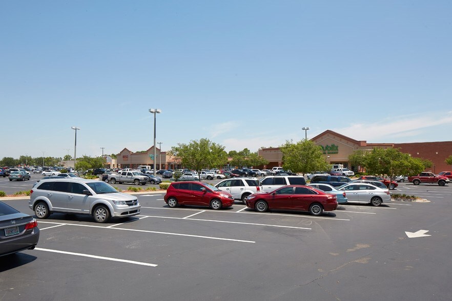 More Photos Of 135 Town and Country Dr, Palatka General Retail For Lease