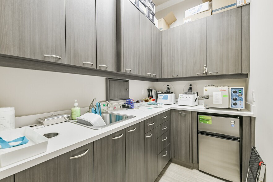 More Photos Of 11439 Spring Cypress Rd, Tomball Medical For Sale