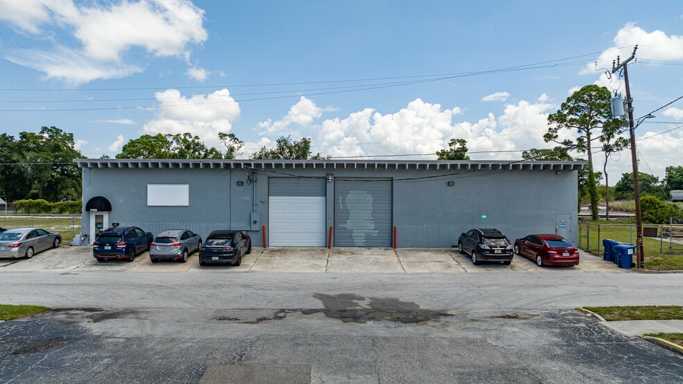More Photos Of 2169 10th St, Sarasota Warehouse For Sale