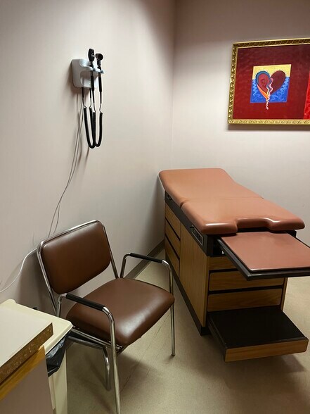 More Photos Of 3 Woodland Rd, Stoneham Medical For Sale