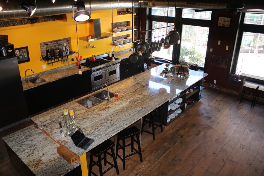 More Photos Of 537 Main St, Buffalo Storefront Retail Residential For Sale