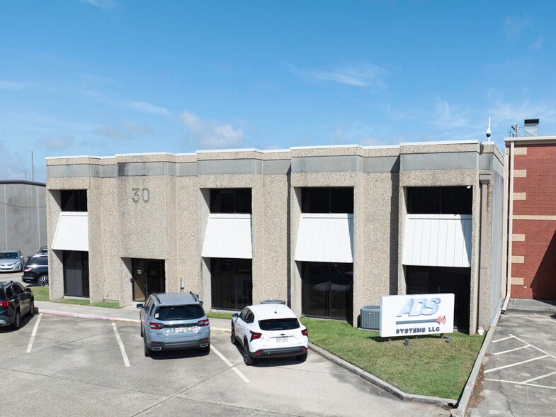More Photos Of 30 Veterans Memorial Blvd, Kenner Warehouse For Sale