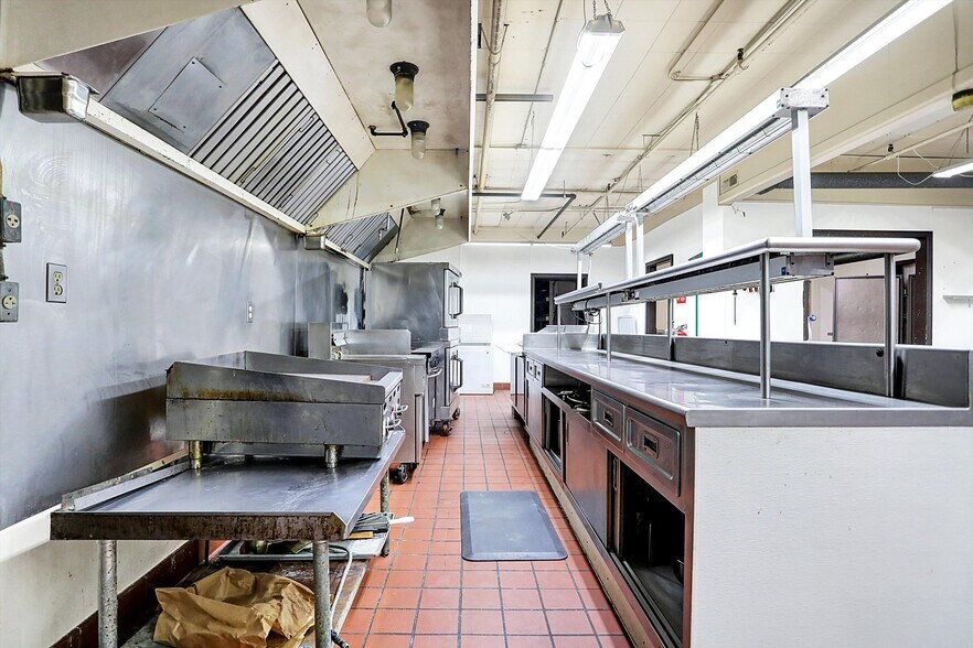 More Photos Of 35 S Main St, Batesville Warehouse For Sale