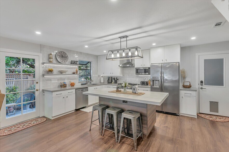 More Photos Of 331 Poe St, Palo Alto Apartments For Sale
