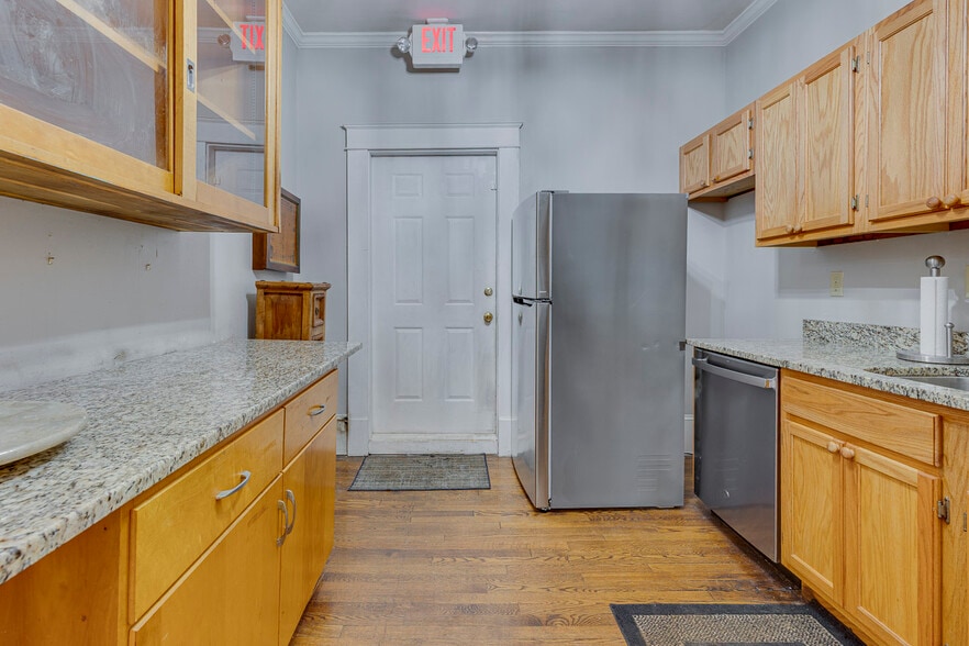 More Photos Of 906 Augusta St, Greenville Office For Sale