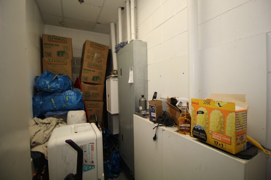 More Photos Of 121 Friends Ln, Newtown Medical For Sale