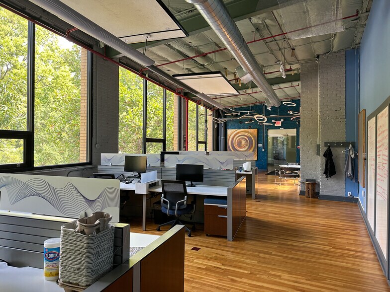 More Photos Of 2145 Central Pky, Cincinnati Flex For Sale
