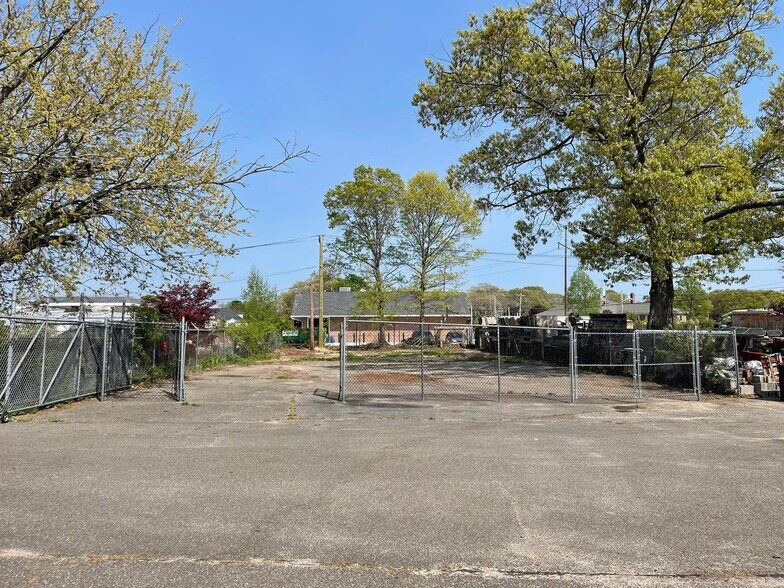 More Photos Of 744-748 Montauk Hwy, Bayport Storefront Retail Residential For Lease