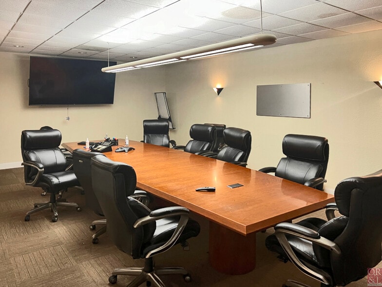 More Photos Of 12 Bridge St, Deep River Light Manufacturing For Sale