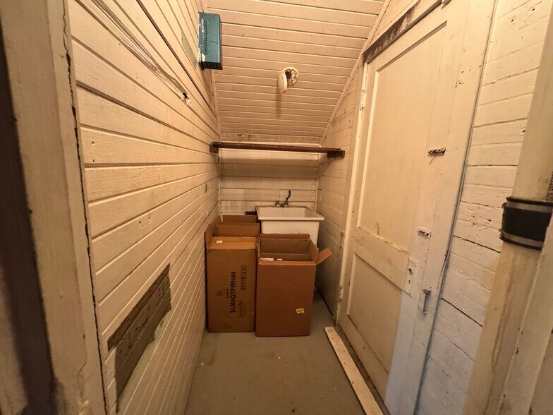 More Photos Of 26 Child St, Warren Apartments For Sale