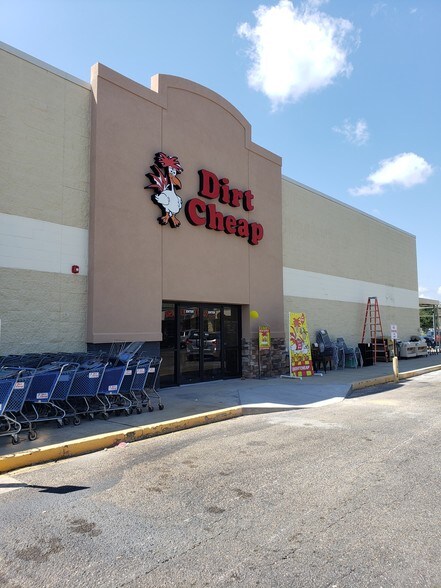 More Photos Of 2041 Douglas Ave, Brewton Supermarket For Lease
