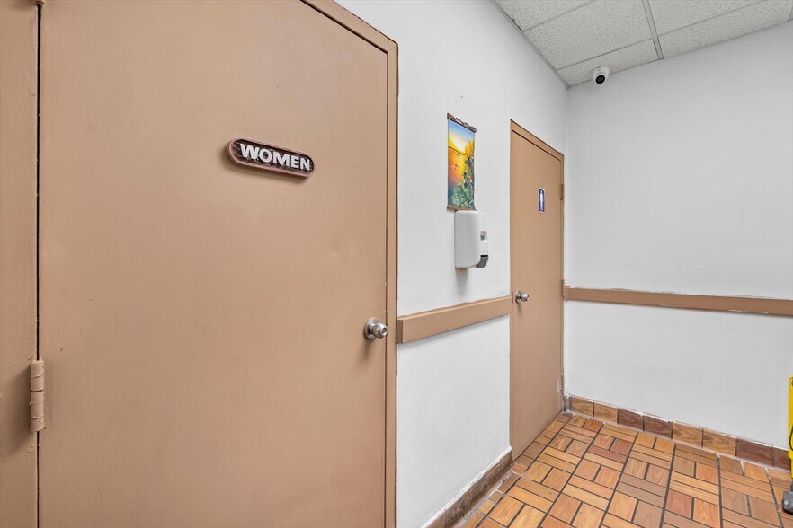 More Photos Of 5991 Atlantic Ave, Long Beach Restaurant For Sale