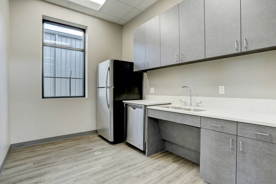 More Photos Of 4440 FM 2351, Friendswood Office For Sale