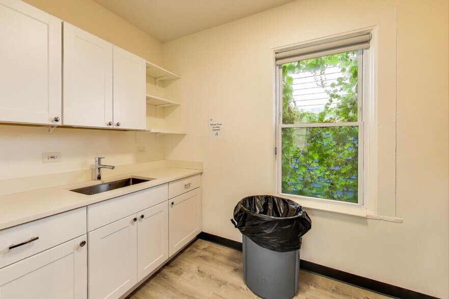 More Photos Of 2435 N Ashland Ave, Chicago Office Residential For Sale
