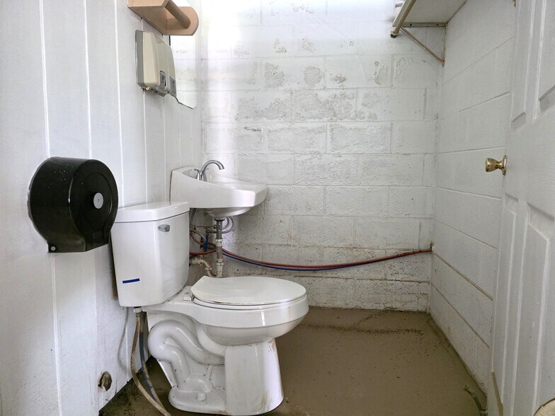 More Photos Of 121 Main st, New Haven Flex For Sale