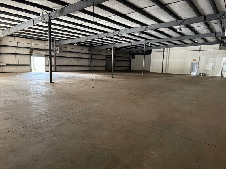 More Photos Of 8033 Airway Park Dr, Mobile Light Distribution For Lease