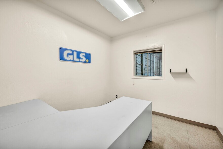 More Photos Of 1235 Glendale Ave, Sparks Truck Terminal For Lease