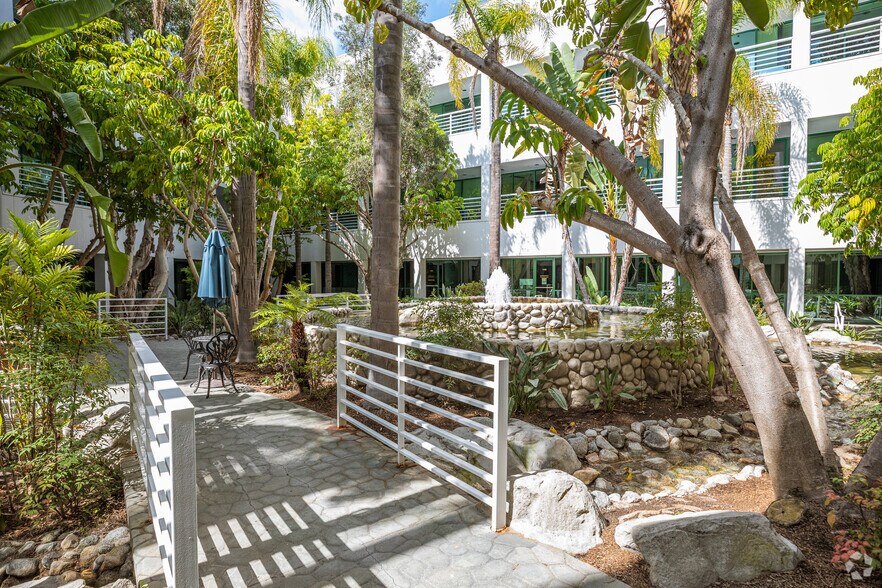 More Photos Of 12396 World Trade Dr, San Diego Medical For Lease