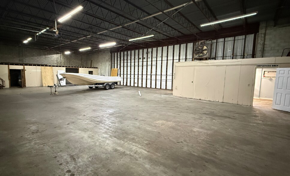 More Photos Of 2201 SE Indian St, Stuart Unknown For Lease