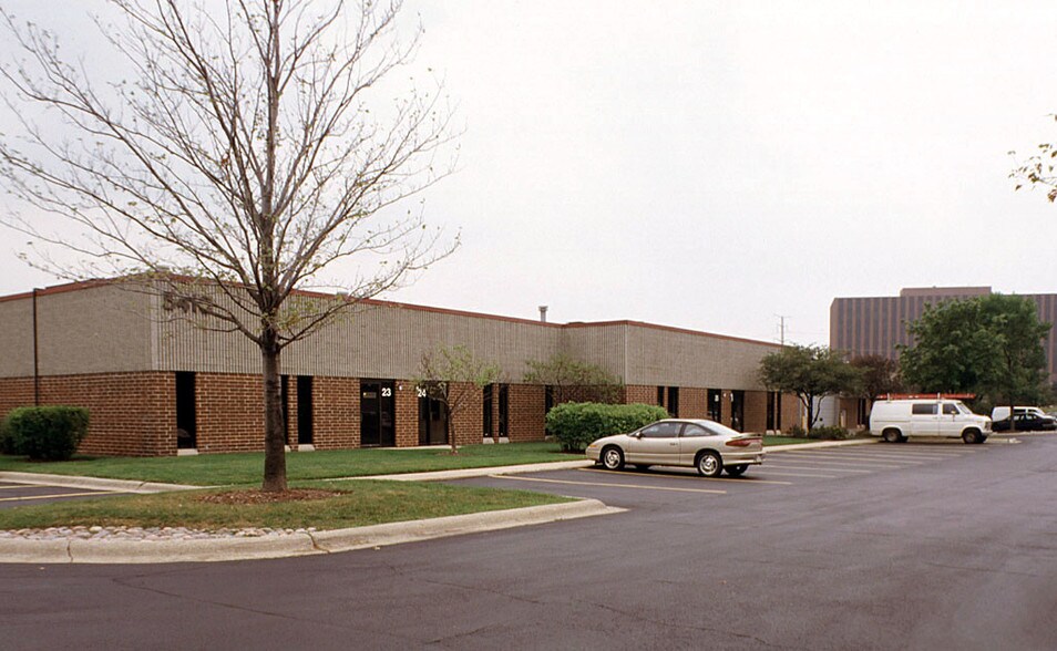 More Photos Of 5400 Newport Dr, Rolling Meadows Warehouse For Lease