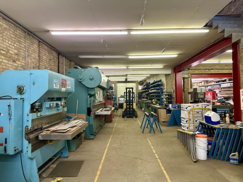 More Photos Of 1906 N Milwaukee Ave, Chicago Service Station For Sale