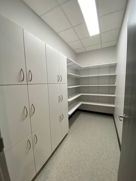 More Photos Of 17119 Wayside Dr, Dumfries General Retail For Sale