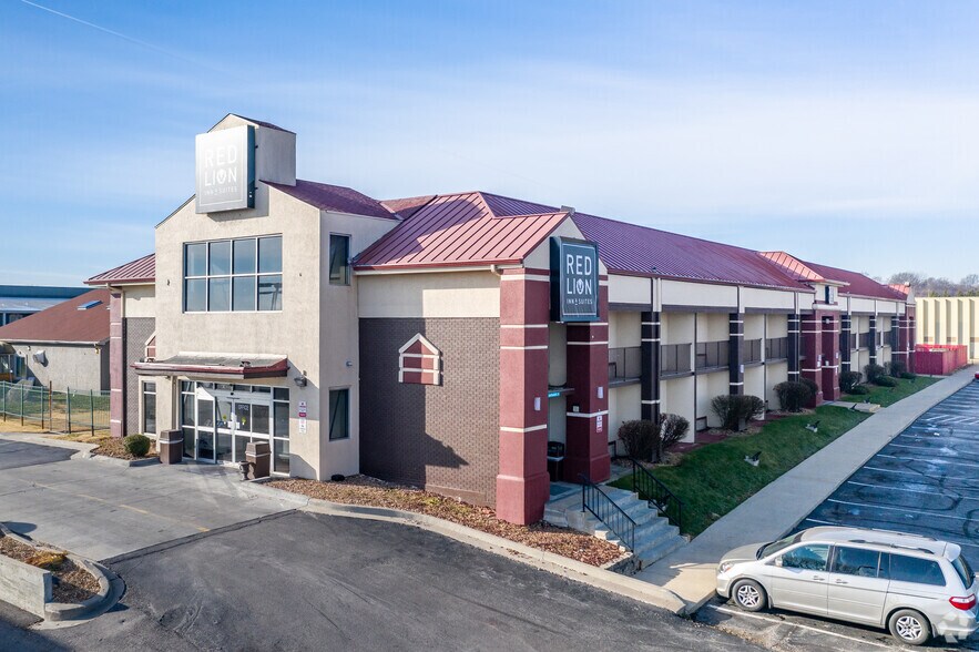 More Photos Of 4142 S Noland Rd, Independence Hotel For Sale