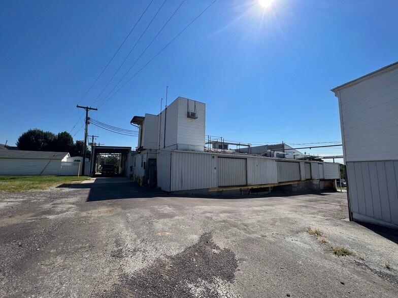 More Photos Of 1915 State St, Chester Manufacturing For Sale