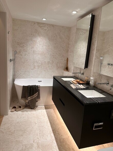 More Photos Of 989 Nelson St, Vancouver Apartments For Sale