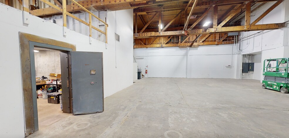 More Photos Of 5601 Echo Ave, Reno Warehouse For Lease