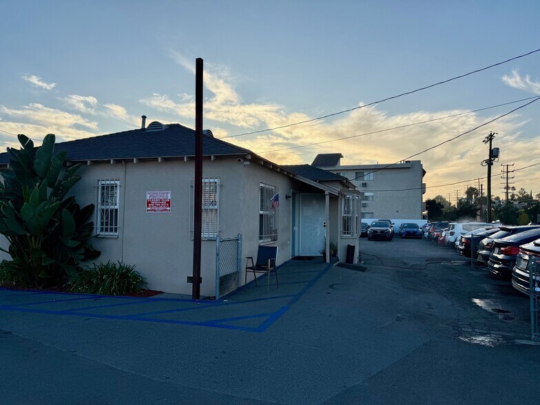 More Photos Of 15336 Vanowen St, Van Nuys Auto Dealership For Lease