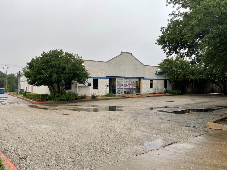 Primary Photo Of 221 Texas Ave, Round Rock Warehouse For Lease