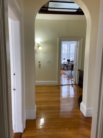 More Photos Of 8 Jackson Ct, Lawrence Office Residential For Lease