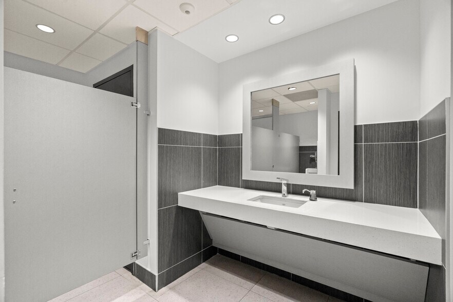 More Photos Of 5999 Central Ave, Saint Petersburg Office For Lease