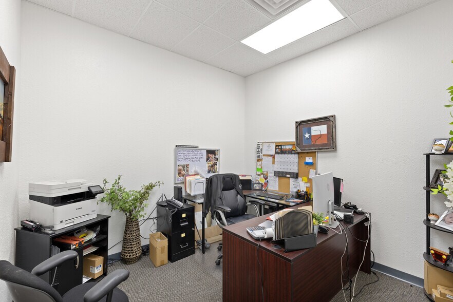 More Photos Of 812-814 Blue Mound Rd, Saginaw Warehouse For Lease