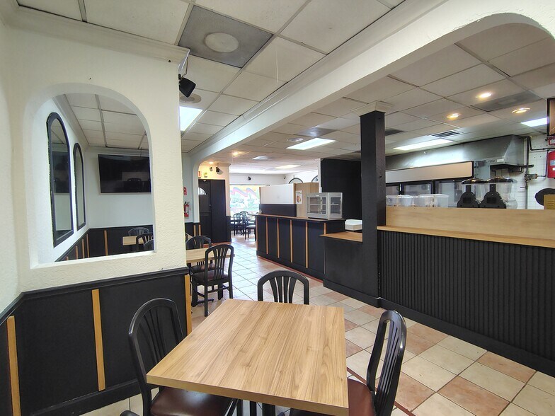 More Photos Of 8031-8041 W Sample Rd, Coral Springs Storefront For Lease