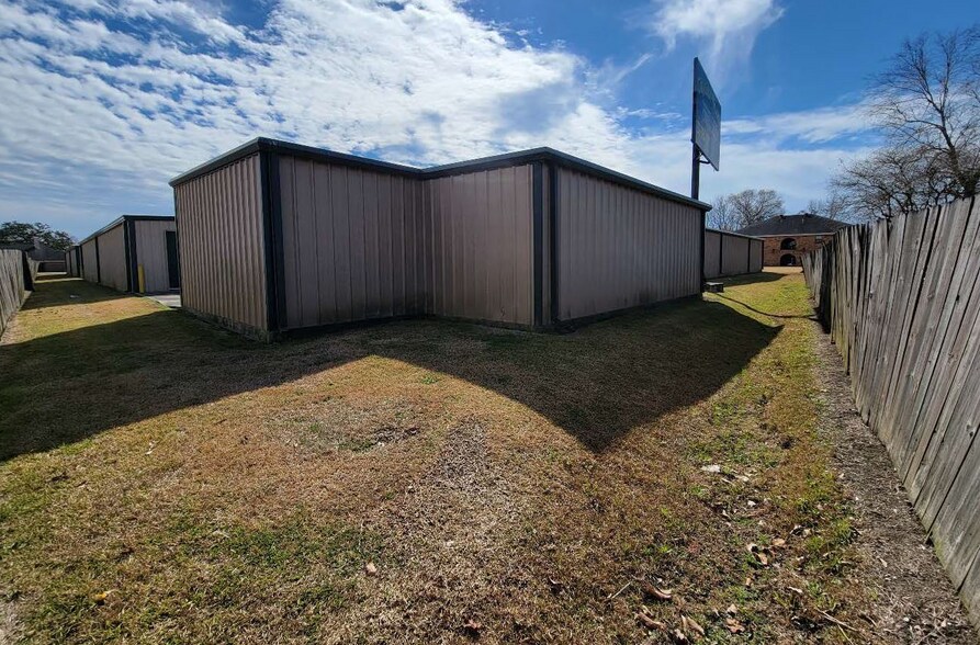 More Photos Of 106 Elizabeth Dr, Saint Martinville Self Storage For Sale