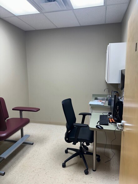 More Photos Of 5858 Snyder Dr, Lockport Medical For Lease