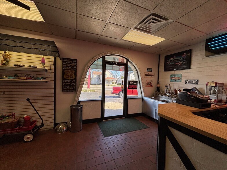 More Photos Of 927 W Columbia St, Springfield Carwash For Sale